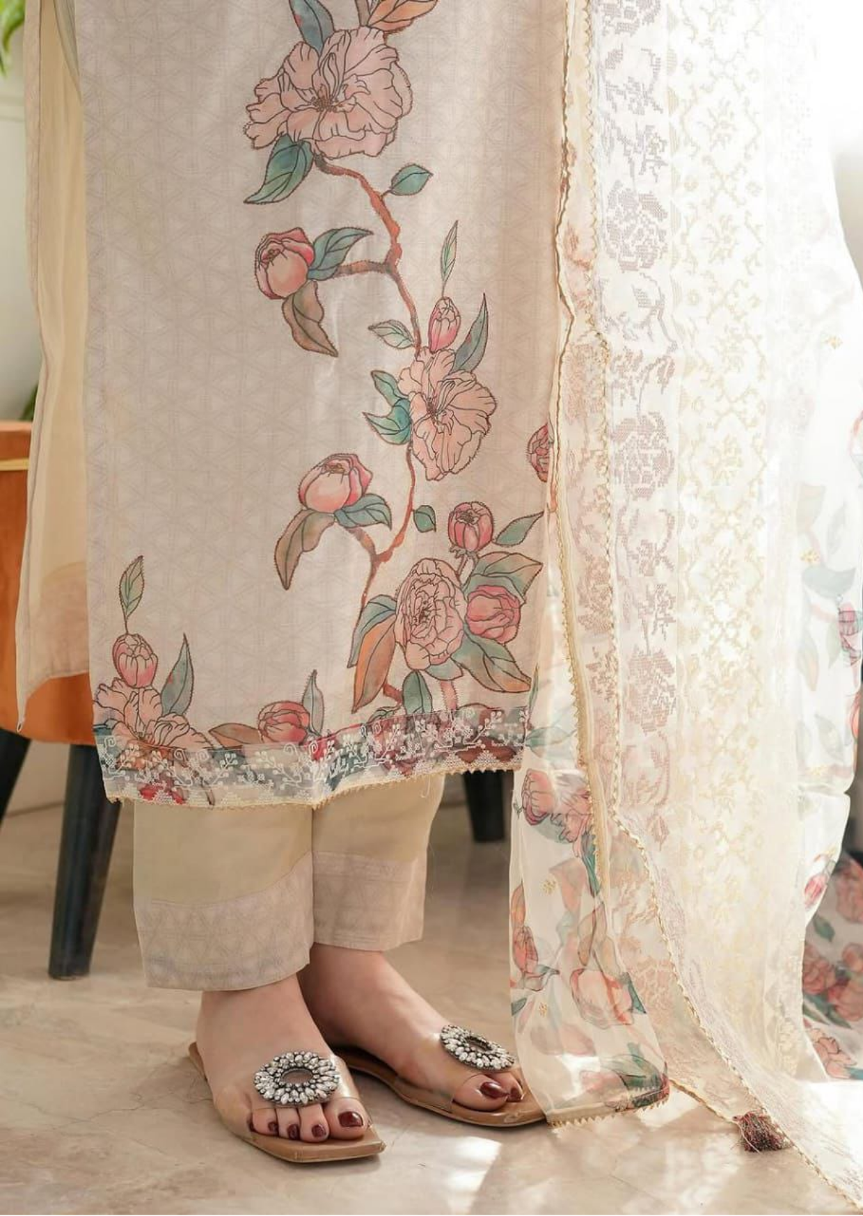 Off-White Elegant Printed Lilan Cotton Suit Set